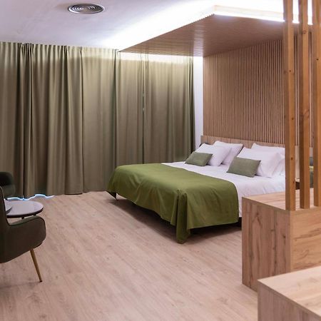 וילה פרנקה דל ביירסו Hotel & Restaurante El Casino מראה חיצוני תמונה