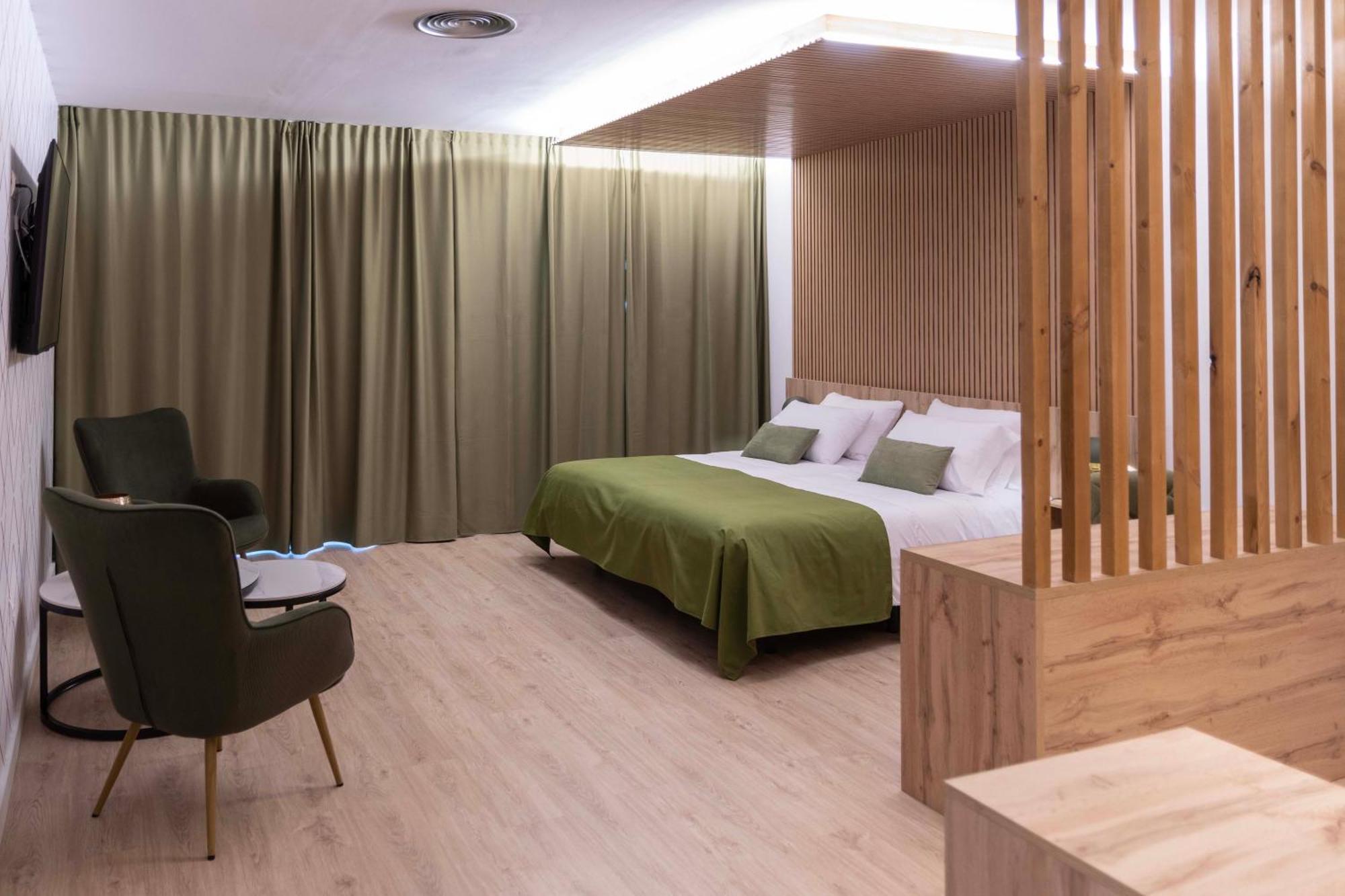 וילה פרנקה דל ביירסו Hotel & Restaurante El Casino מראה חיצוני תמונה