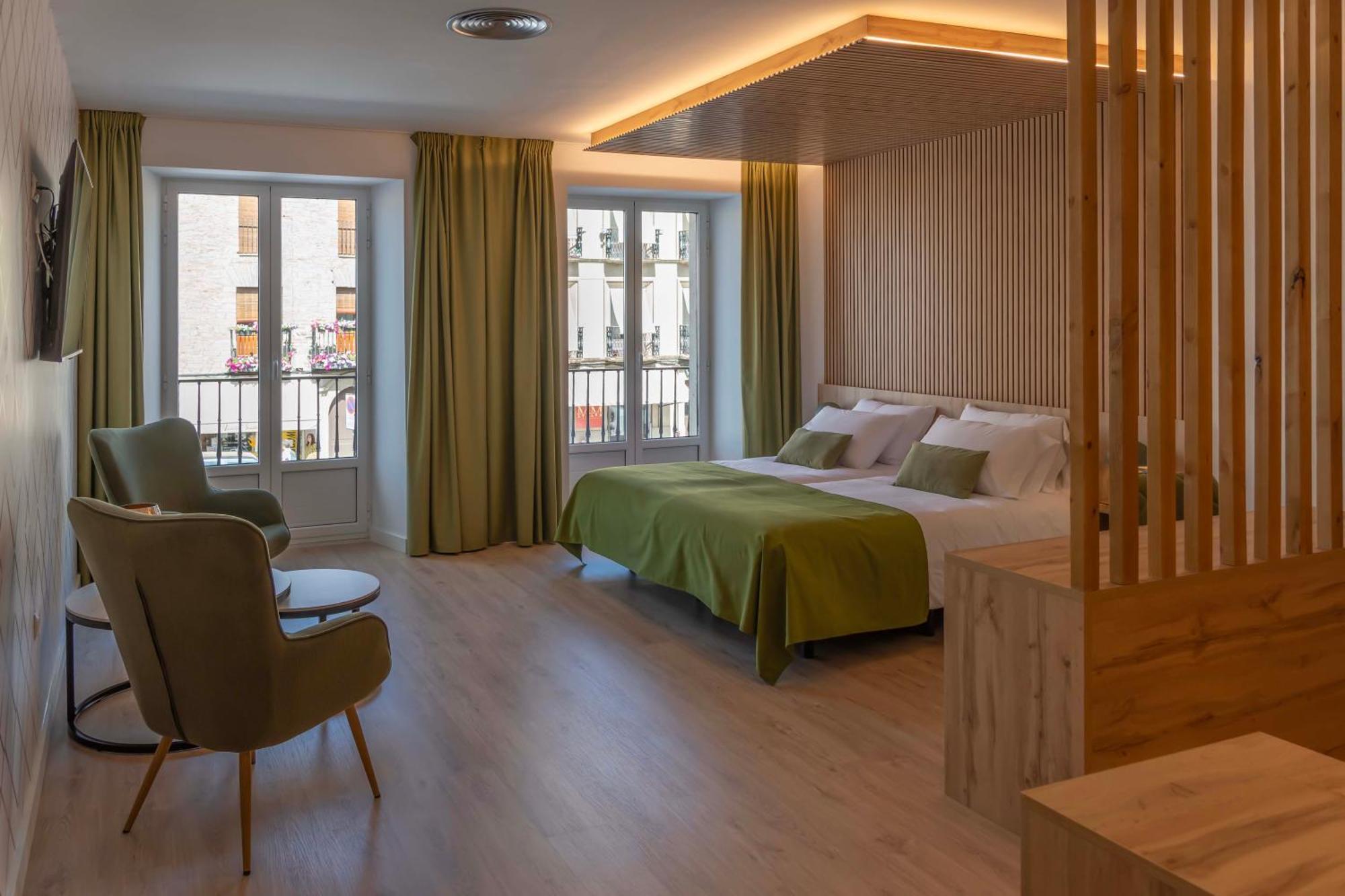 וילה פרנקה דל ביירסו Hotel & Restaurante El Casino מראה חיצוני תמונה