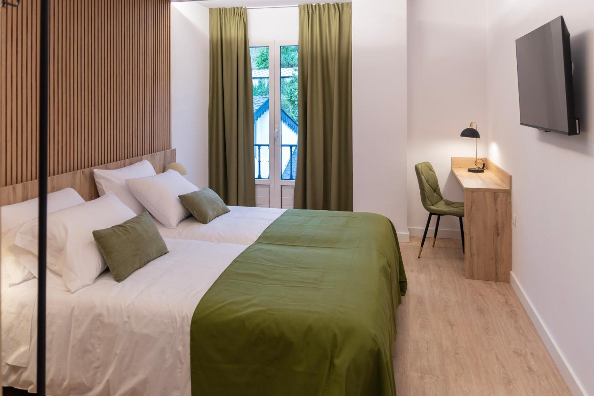 וילה פרנקה דל ביירסו Hotel & Restaurante El Casino מראה חיצוני תמונה