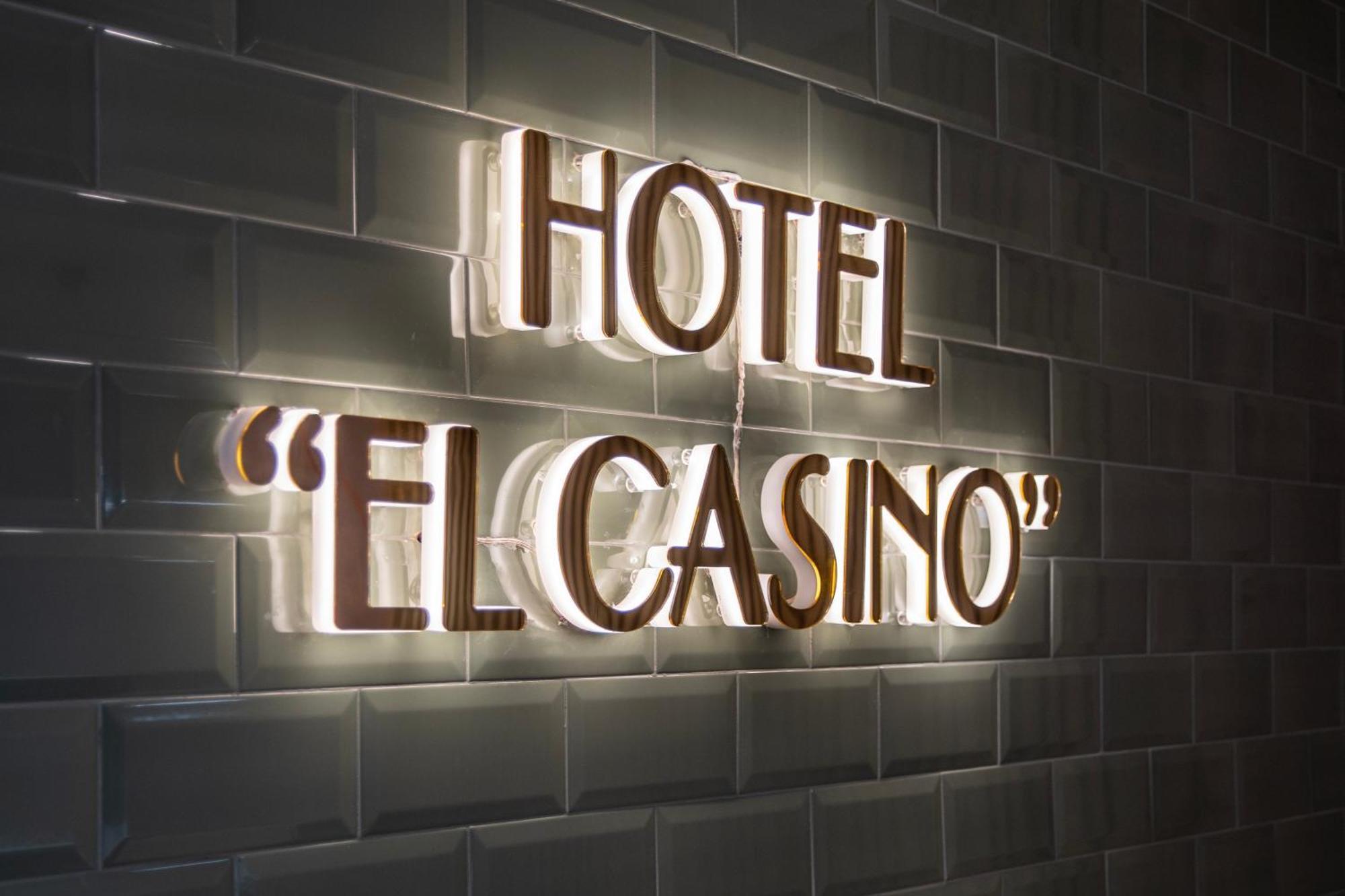 וילה פרנקה דל ביירסו Hotel & Restaurante El Casino מראה חיצוני תמונה